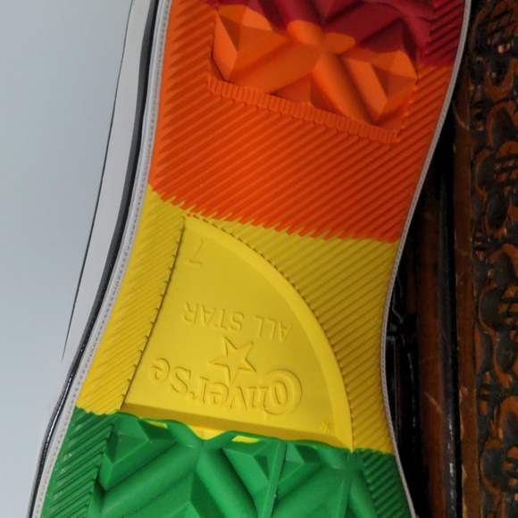 Converse Chuck Taylor Low Pride Rainbow Sneakers Size 7 Women - Picture 4 of 8
